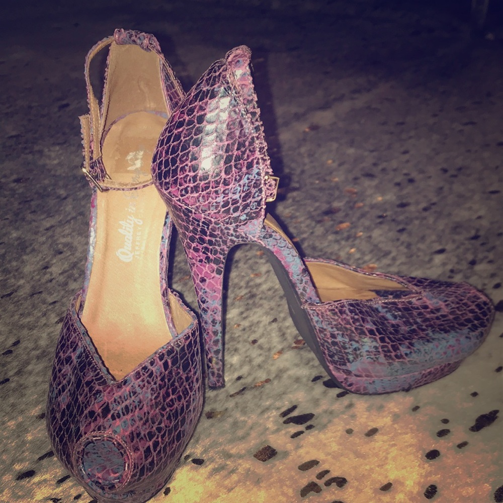 👠Jeffrey Campbell Python Print Peep Toe Heel👠